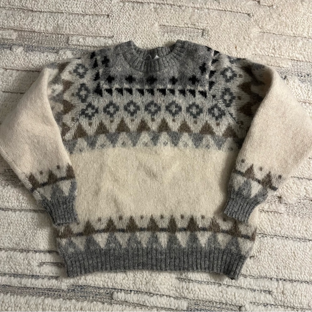 Vintage Gray and Cream Patterned Sweater